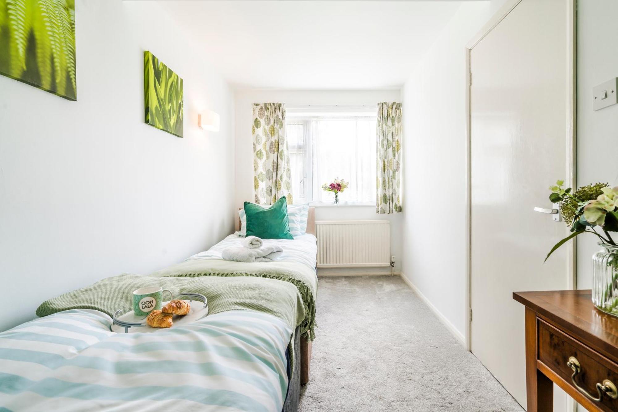 Leicester Oadby 4 Bed Home, 8 Guests, Park 5 Cars Kültér fotó